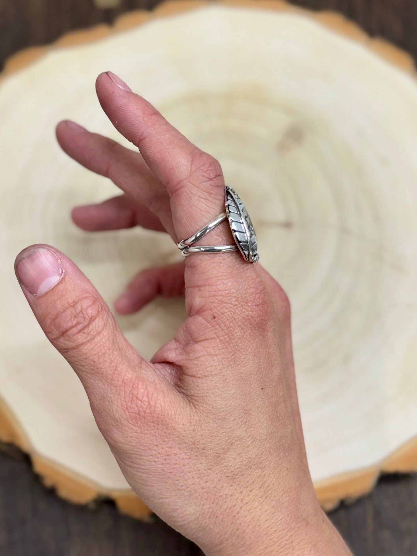 White Buffalo Leaf Sterling Silver Ring - Size 8.5