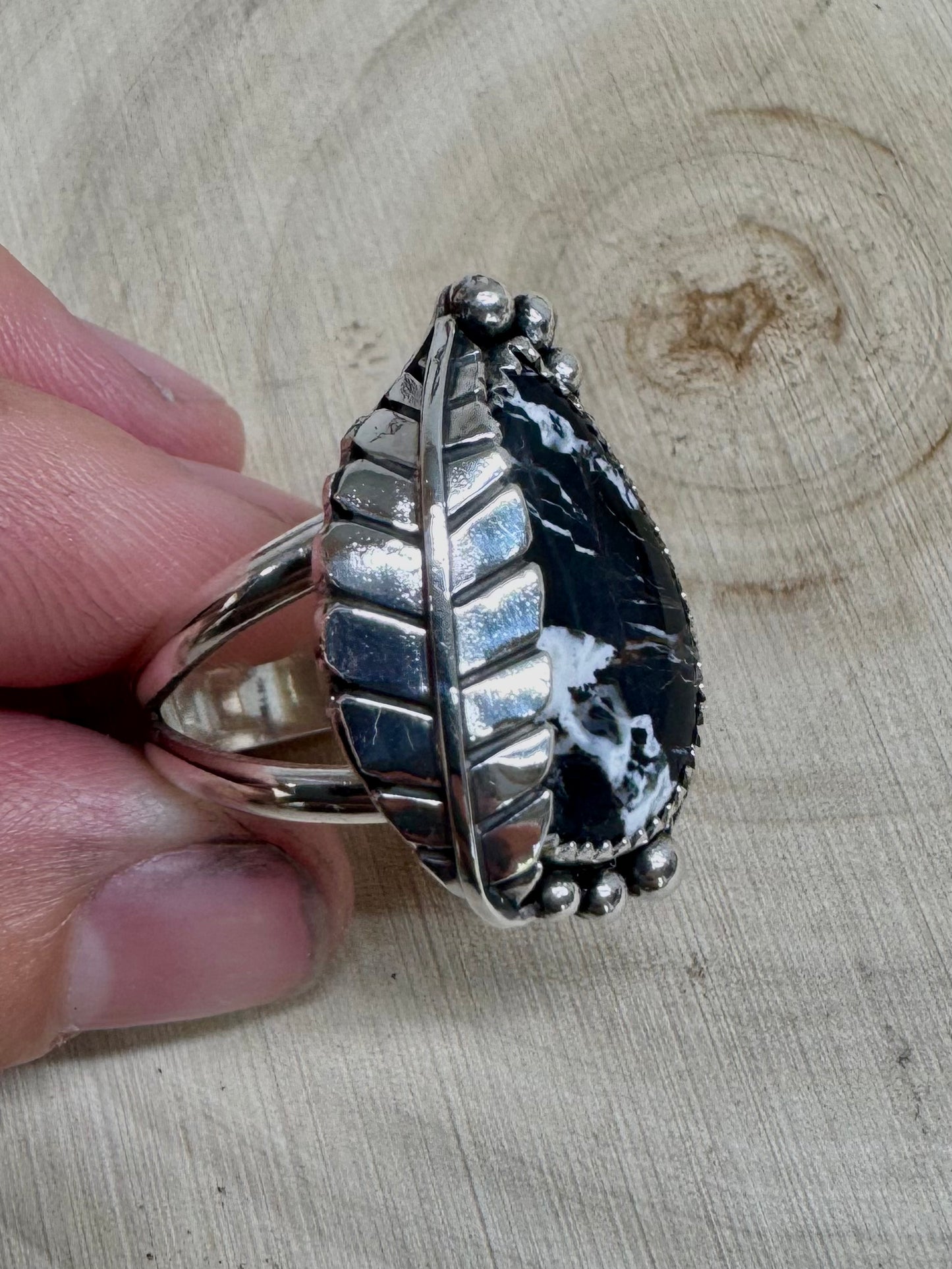 White Buffalo Leaf Sterling Silver Ring - Size 8.5