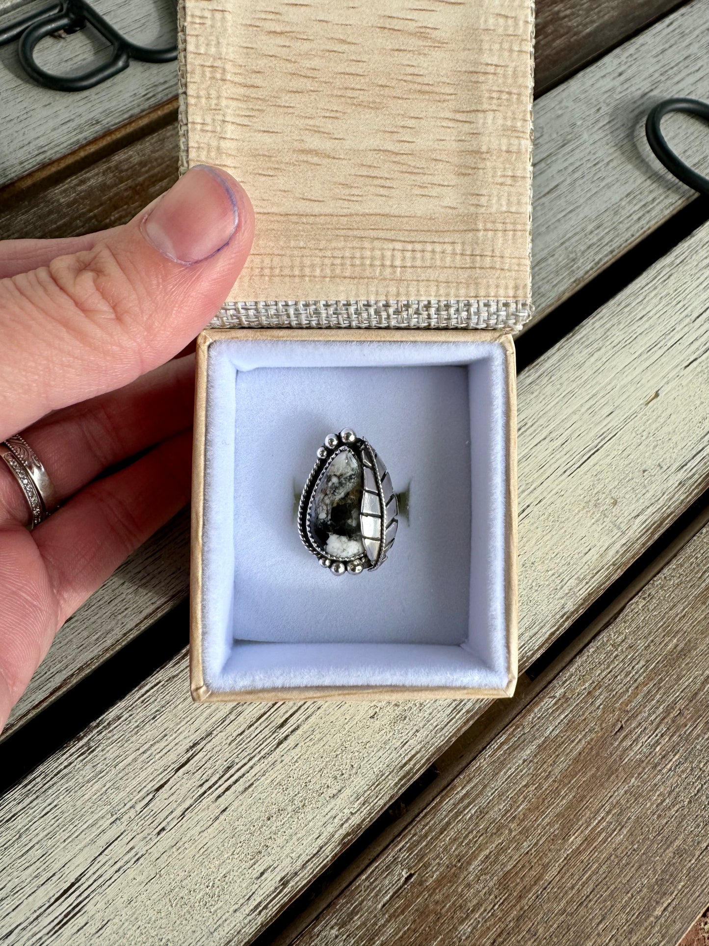 White Buffalo Leaf Ring Size 5.5