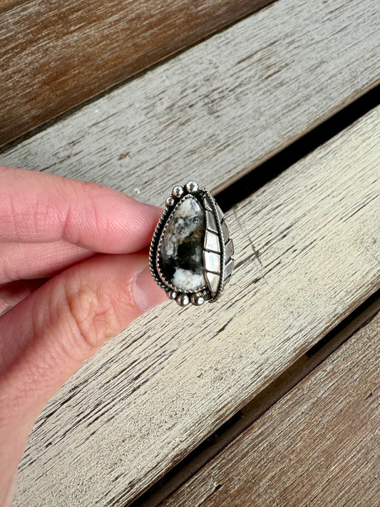 White Buffalo Leaf Ring Size 5.5